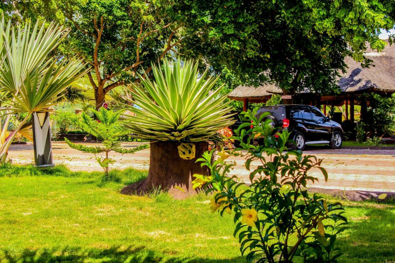 Sea View Beach Resort Lindi Bagian luar foto